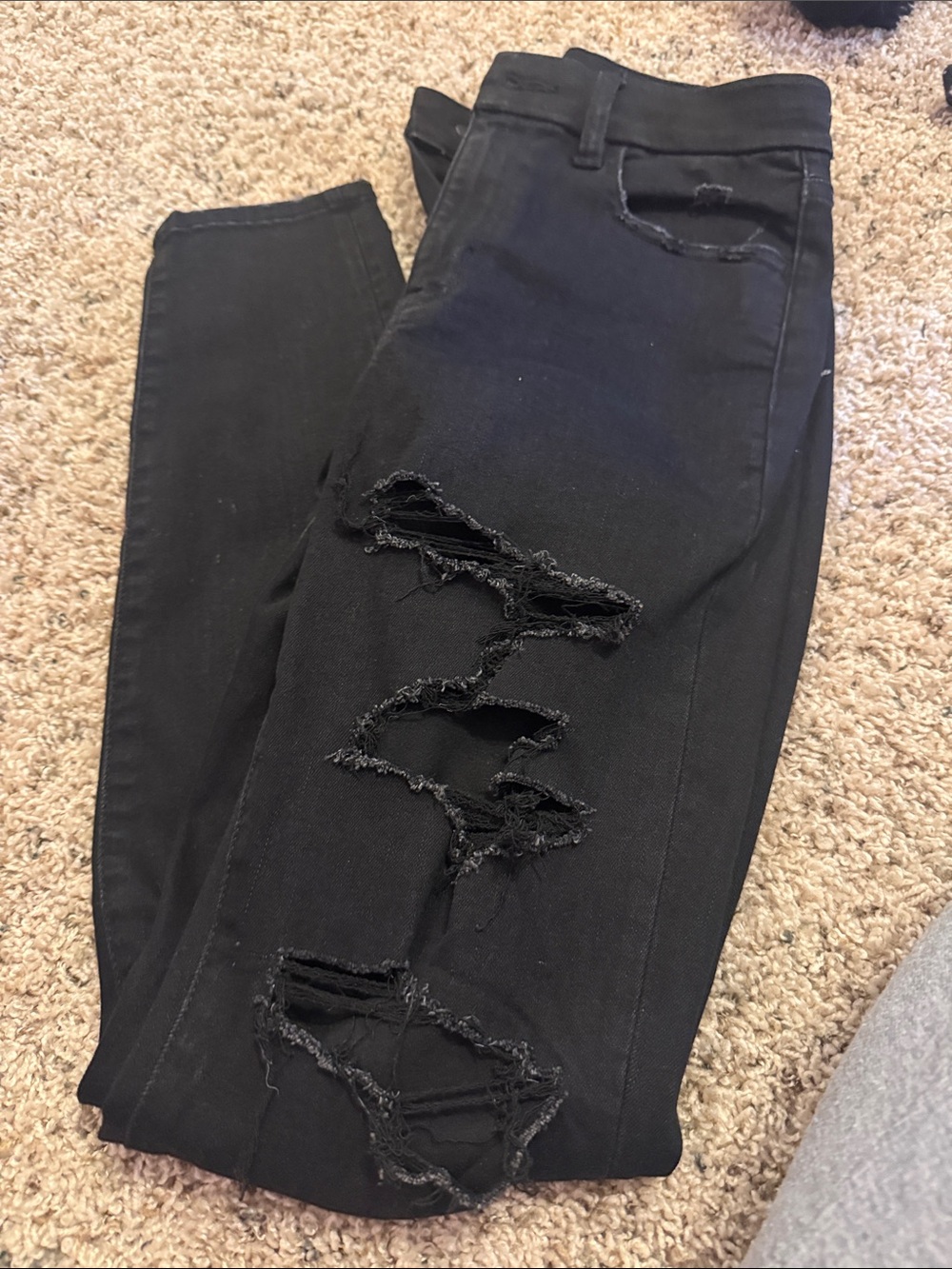 American Eagle Women’s Black Distressed Skinny Jeans